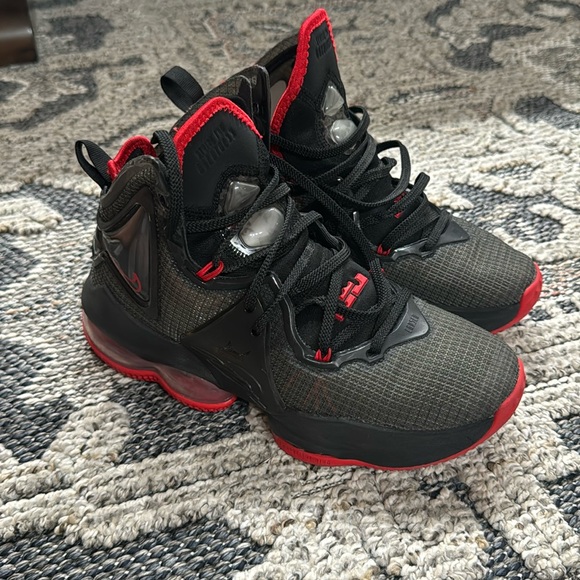 Nike LeBron 19 bred (GS) - Picture 1 of 8
